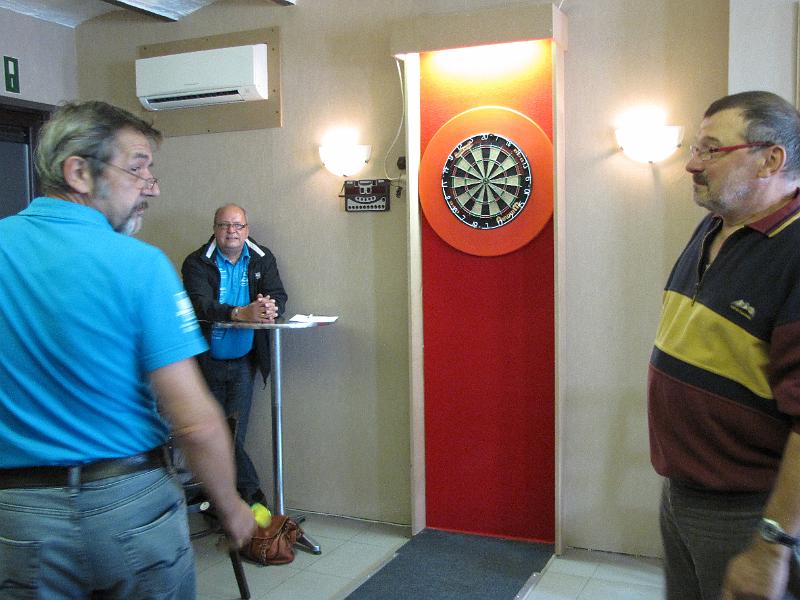 Darts, 6 pijltjes gooien voor extra punten (2).JPG